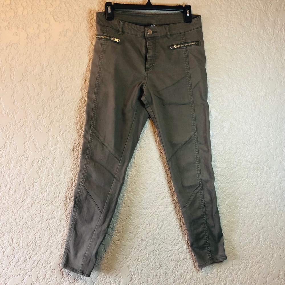 H&M Green stretchy biker pants